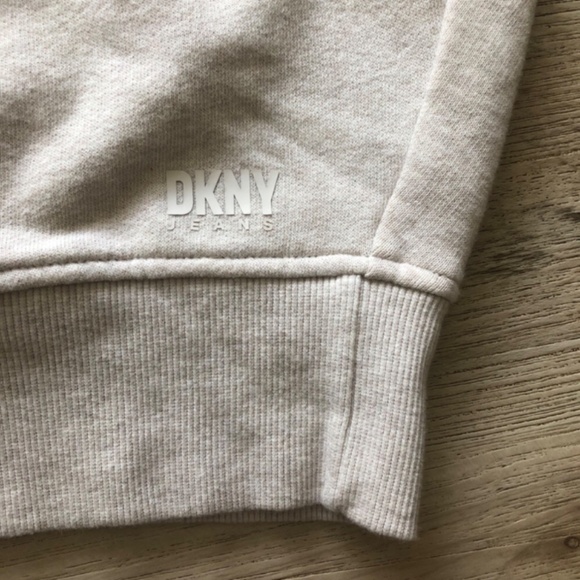 DKNY Jeans Sleeveless Shirt - Picture 3 of 8